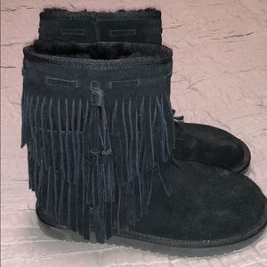 Fringe shirt boots by Koolaburra